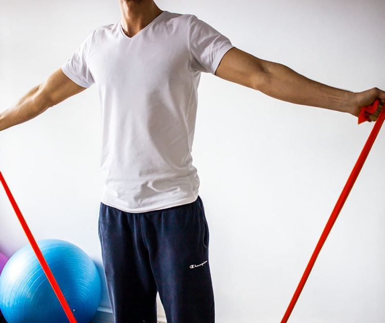 Taśma do ćwiczeń yellowFLAT Band TPE, czerwona. Opór 2-4 kg