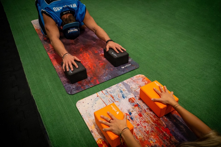 Kostka do jogi yellowBLOCK Yoga EVA, pomarańczowa - akcesoria do jogi