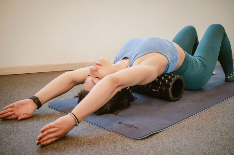 Wałek, roller do masażu yellowROLLER tworzywo EVA, czarny