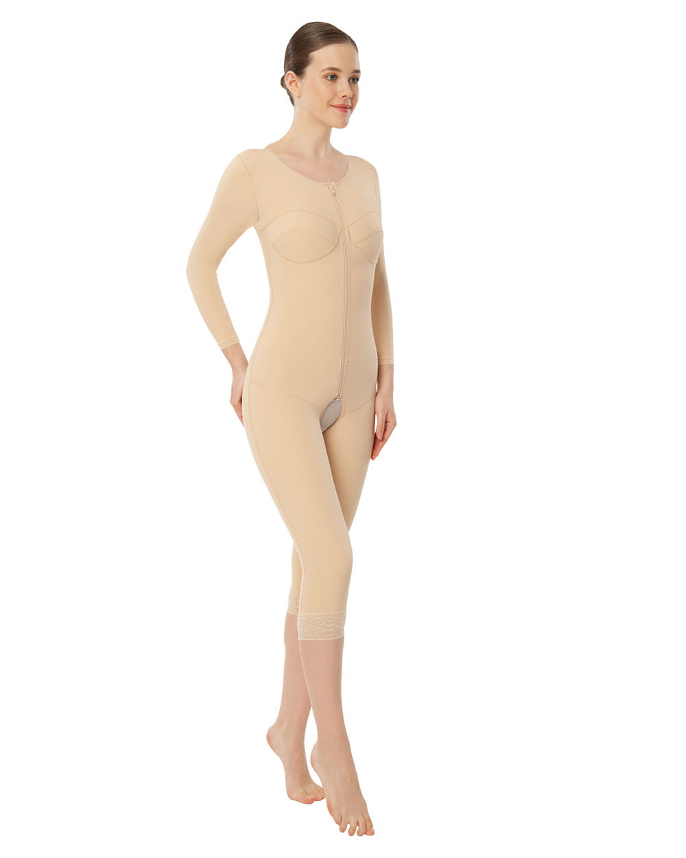 Odzież uciskowa po liposukcji dla kobiet. Ubranie pełne, długi rękaw, nogawka do łydki. Zapinane z przodu na zamek. Kolor czarny lub beżowy, Model 224 Variteks Lipo