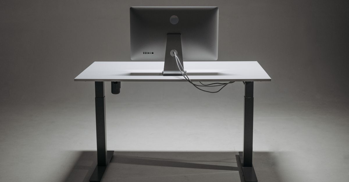 Ergonomia pracy przy biurku - jak ustawić stanowisko, by nie bolały plecy i kark